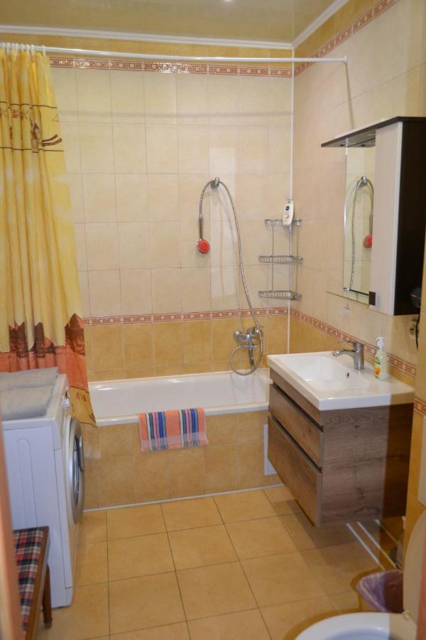 Executive Suite In The Centre Ternopil Exterior photo