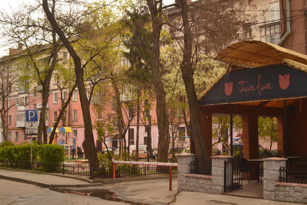 Executive Suite In The Centre Ternopil Exterior photo