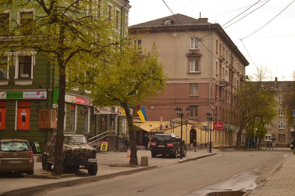 Executive Suite In The Centre Ternopil Exterior photo